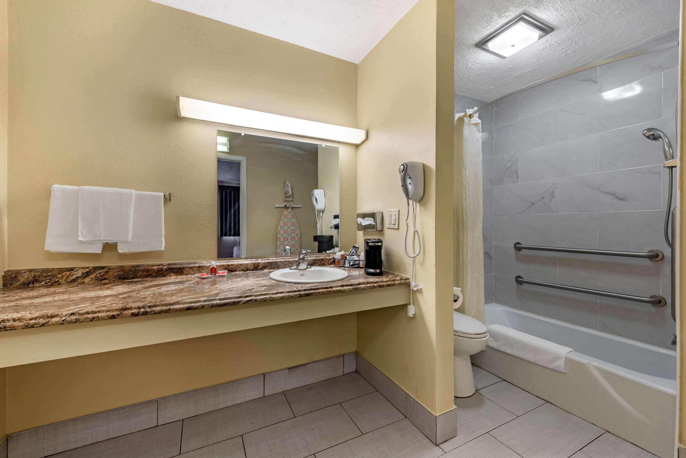 Econo Lodge Erlanger - Cincinnati Airport Exterior photo